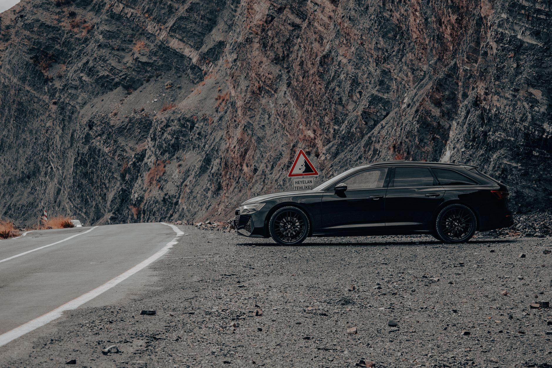 2026 Audi RS6 Avant Unveils Stunning Blend of Luxury and Performance, Captivating Car Enthusiasts Nationwide