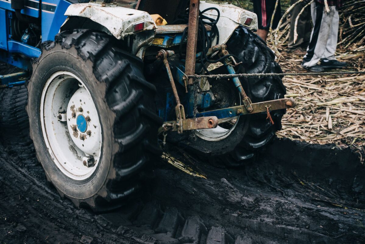 Hydraulic oil in a gearbox lacks the friction additives